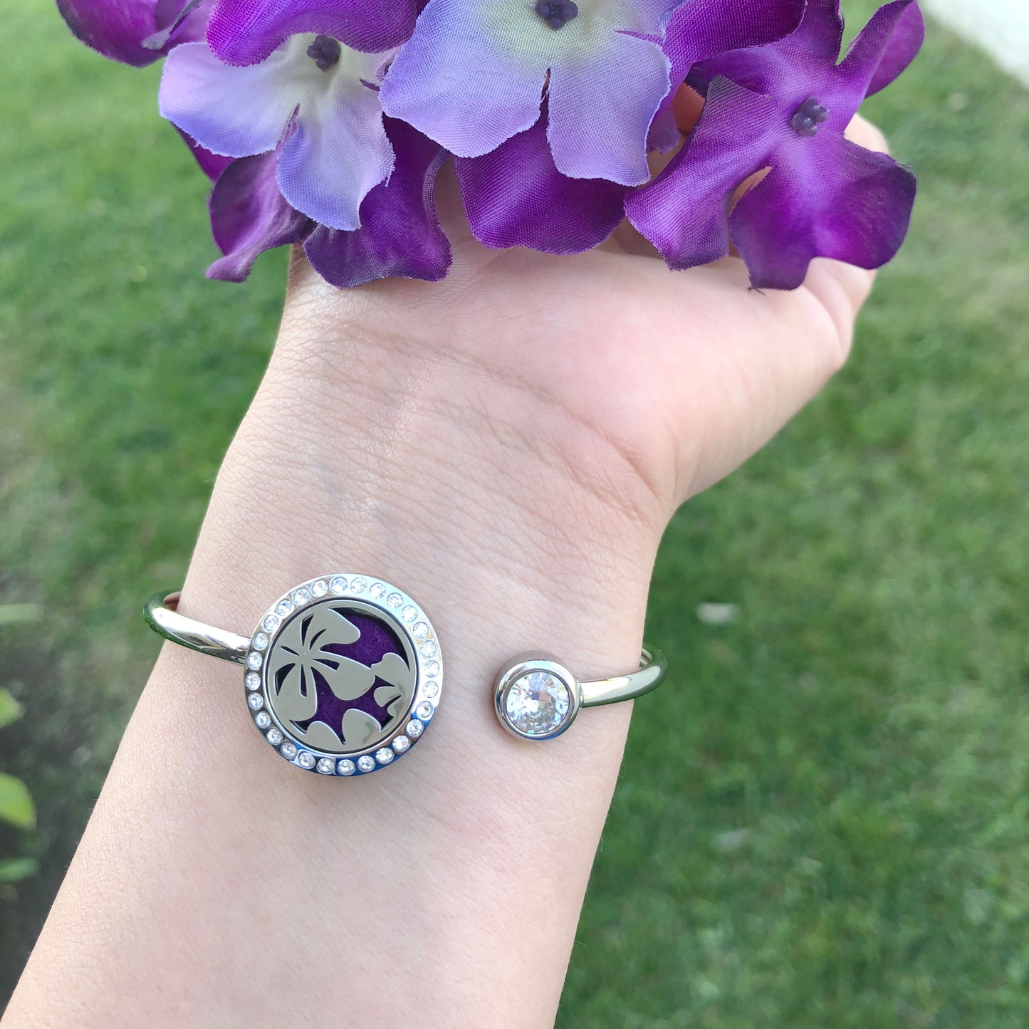 Flower Aromatherapy Twistable Bangle